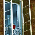 xabier-carrasco-fotografia-pictorica-fotos-ventana abierta a la calle-santiago-de-compostela-peregrinos-camino-edificios